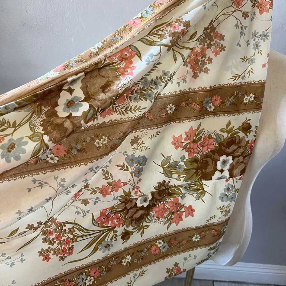 Vintage genuine 1970s vintage hostess gown or maxi lounge robe - Picture 8 of 11